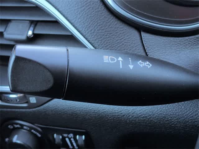 Thumbnail: 2019 Jeep Cherokee - 27