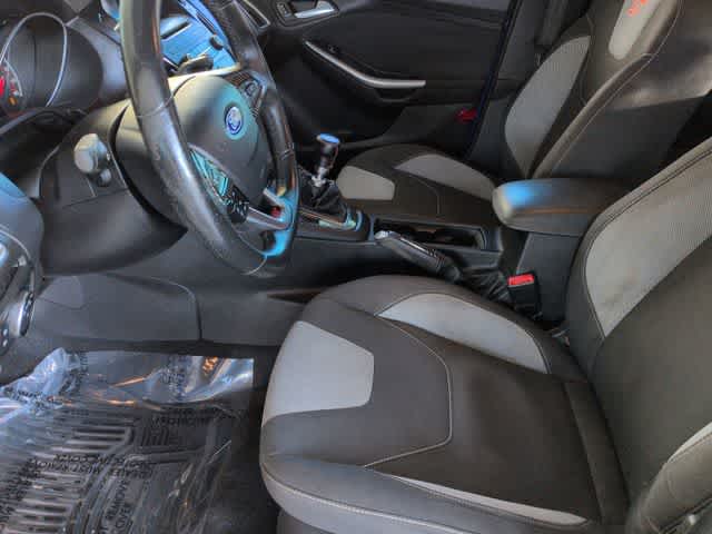 Thumbnail: 2015 Ford Focus - 17