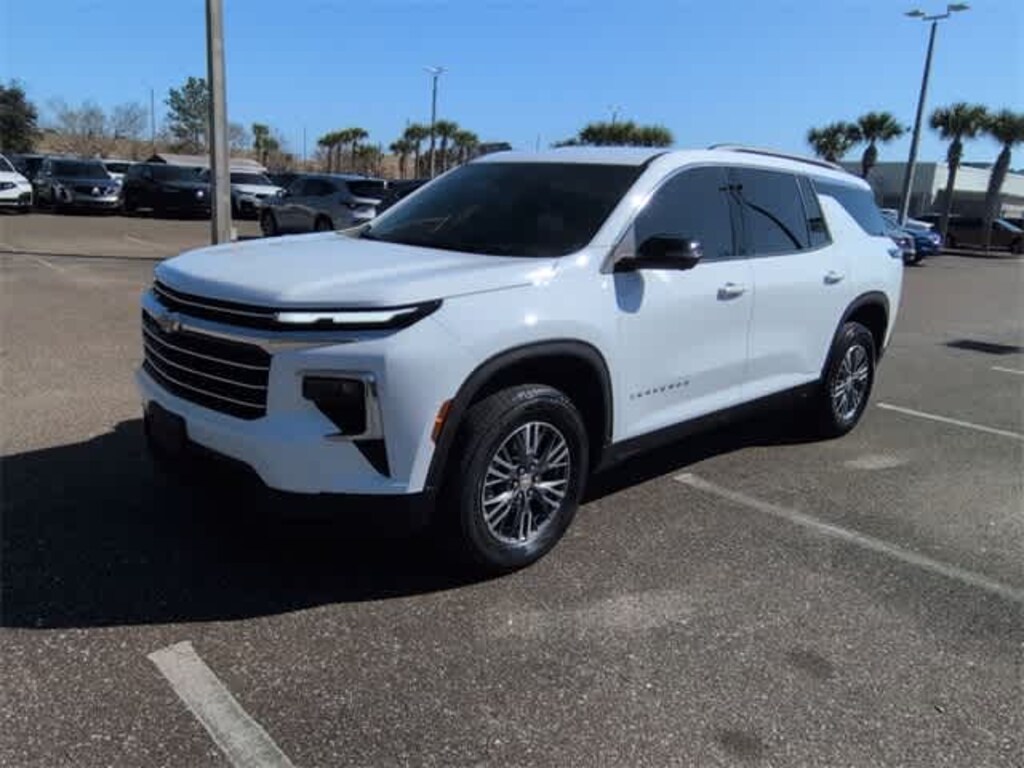 Used 2024 Chevrolet Traverse FWD LT SUV