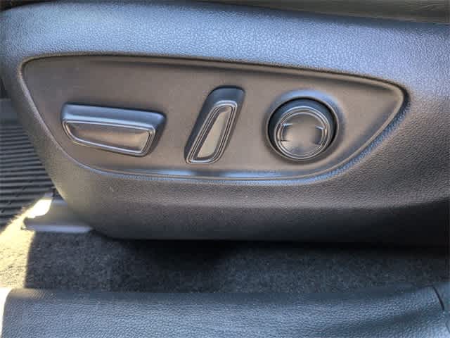 Thumbnail: 2022 Toyota RAV4 - 18