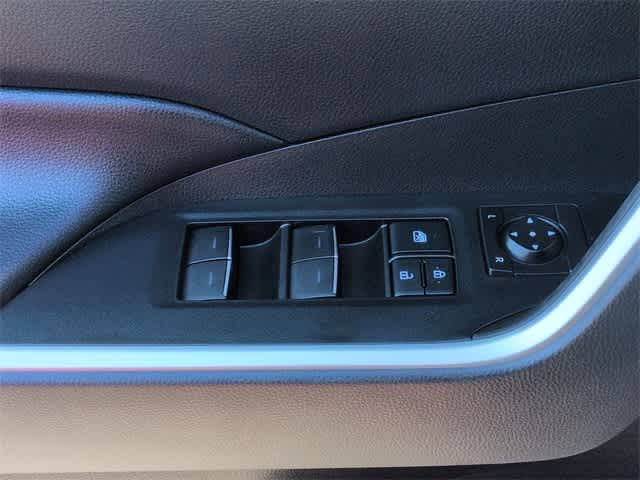 Thumbnail: 2022 Toyota RAV4 - 41