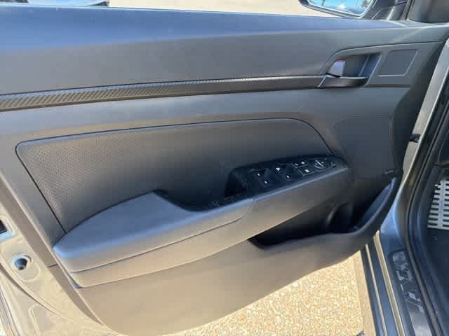 Thumbnail: 2018 Hyundai Elantra - 14