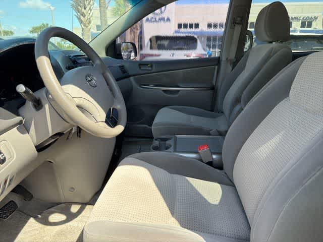 Thumbnail: 2010 Toyota Sienna - 12