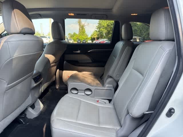 Thumbnail: 2016 Toyota Highlander - 7