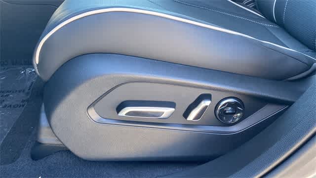 Thumbnail: 2025 Acura RDX - 25
