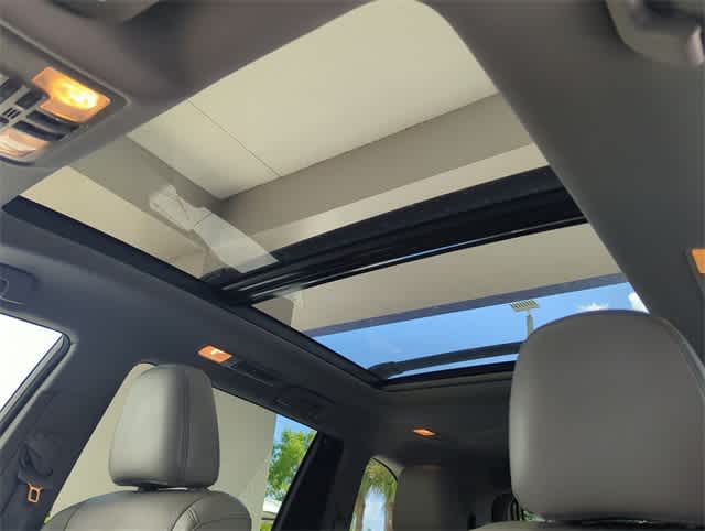 Thumbnail: 2016 Toyota Highlander - 20
