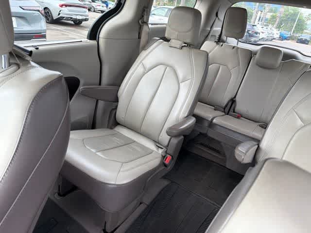 Thumbnail: 2017 Chrysler Pacifica - 17