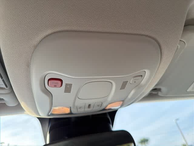 Thumbnail: 2021 Jeep Renegade - 18