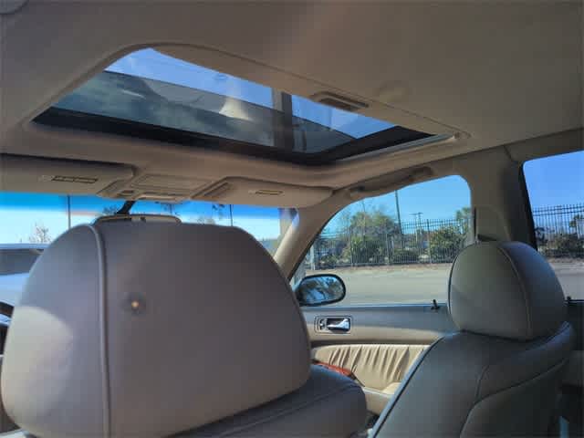 Thumbnail: 2002 Acura RL - 23