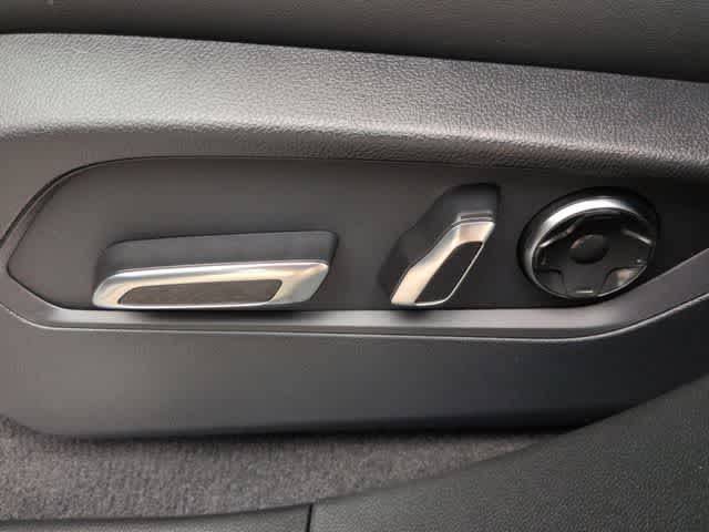 Thumbnail: 2025 Acura RDX - 18