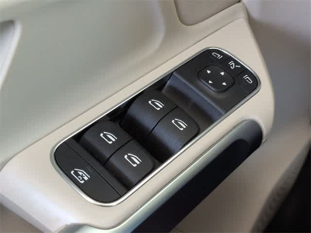 Thumbnail: 2022 Mercedes-Benz GLB - 39