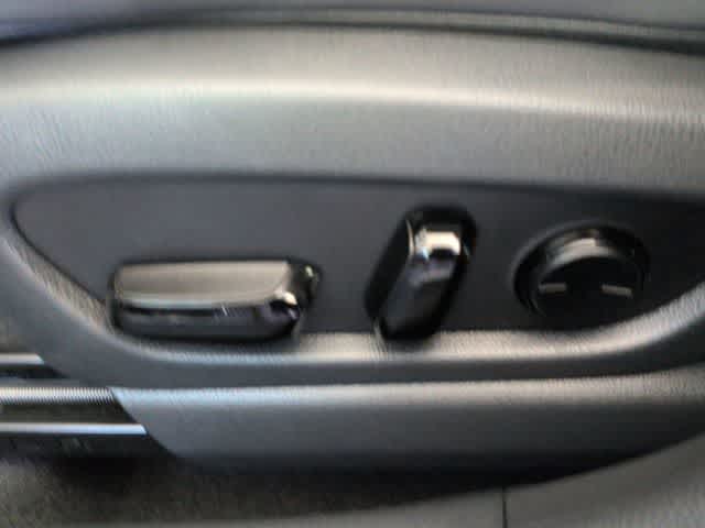 Thumbnail: 2023 Lexus UX - 18