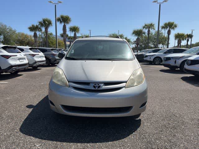 Thumbnail: 2010 Toyota Sienna - 4