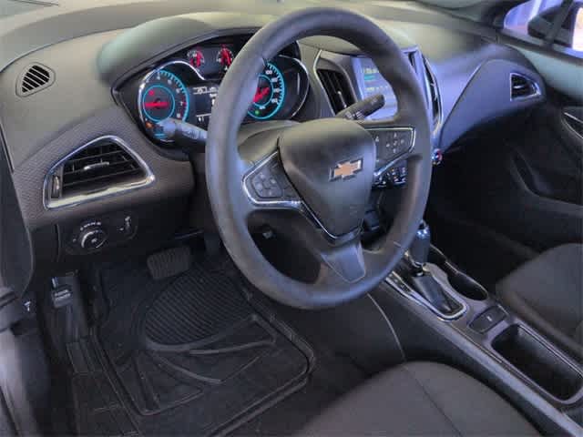 Thumbnail: 2017 Chevrolet Cruze - 10