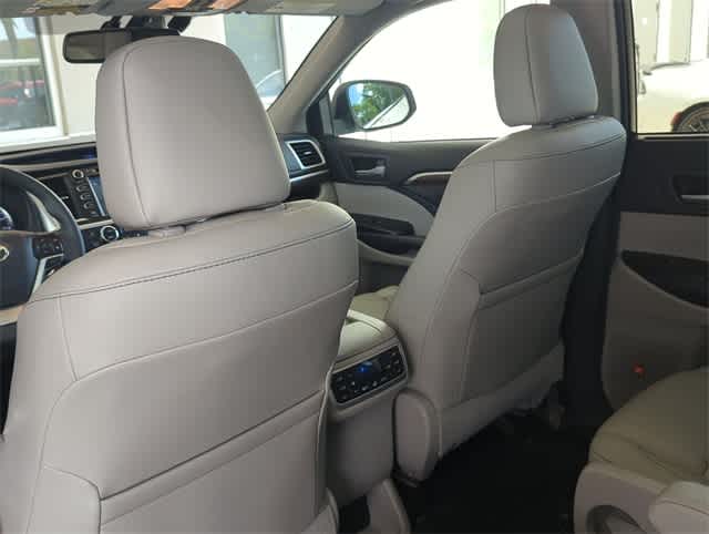 Thumbnail: 2016 Toyota Highlander - 19