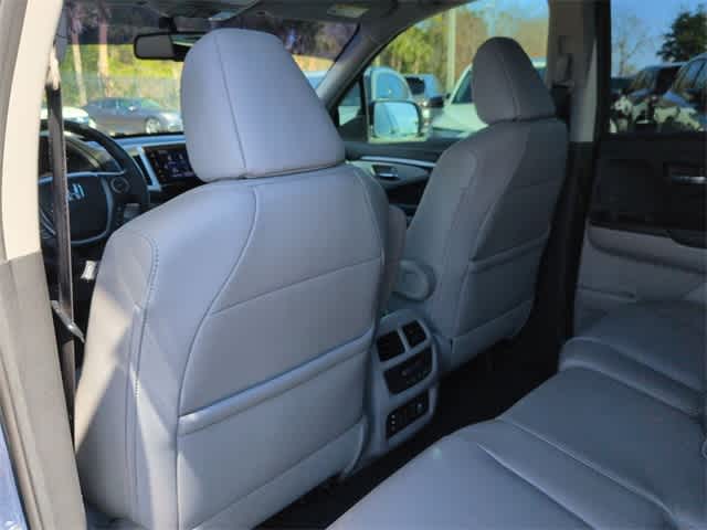 Thumbnail: 2017 Honda Pilot - 19