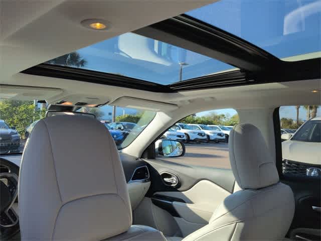 Thumbnail: 2019 Jeep Cherokee - 23