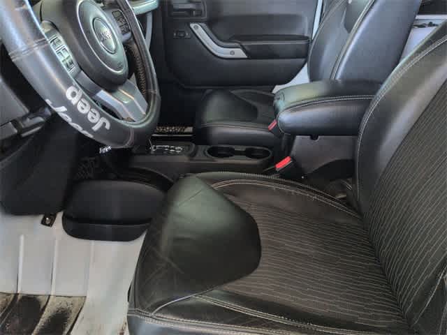 Thumbnail: 2015 Jeep Wrangler - 16