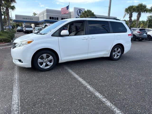Thumbnail: 2012 Toyota Sienna - 12