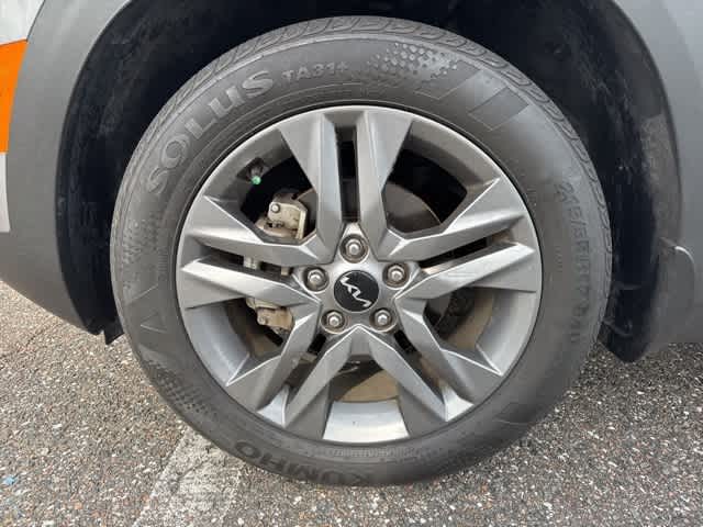 Thumbnail: 2023 Kia Seltos - 9