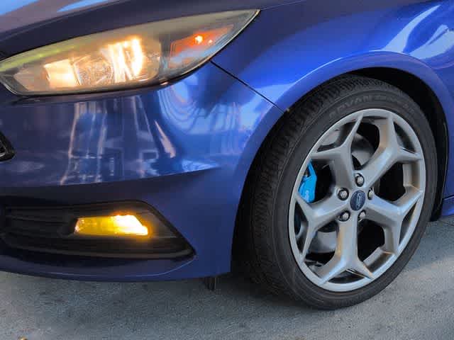 Thumbnail: 2015 Ford Focus - 11