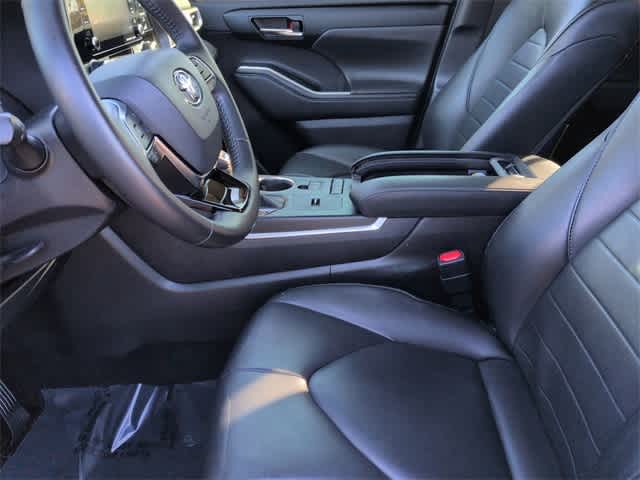 Thumbnail: 2020 Toyota Highlander - 17