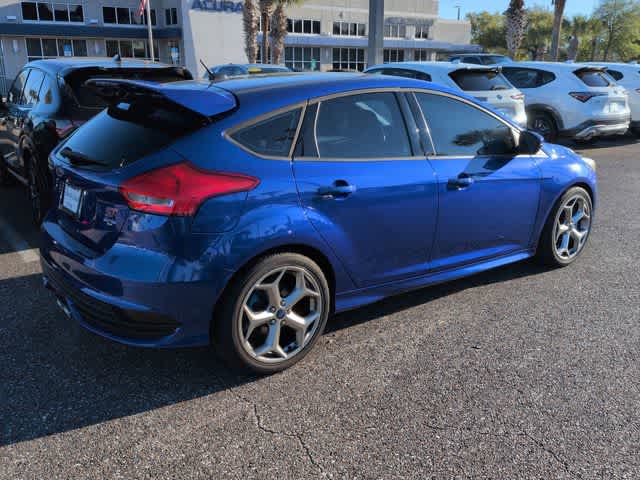 Thumbnail: 2015 Ford Focus - 8