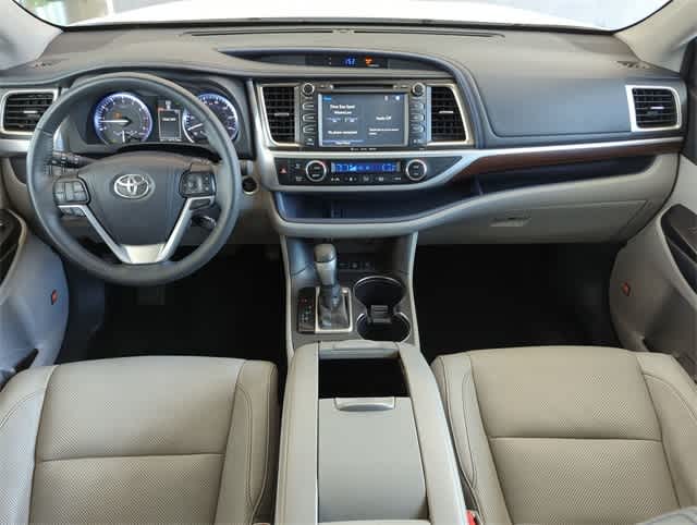 Thumbnail: 2016 Toyota Highlander - 16
