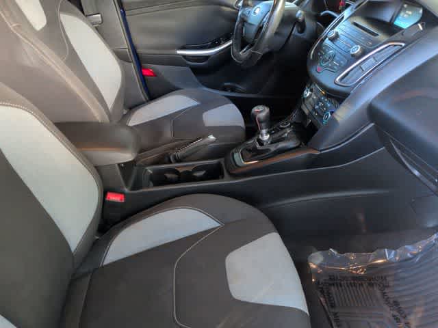 Thumbnail: 2015 Ford Focus - 22