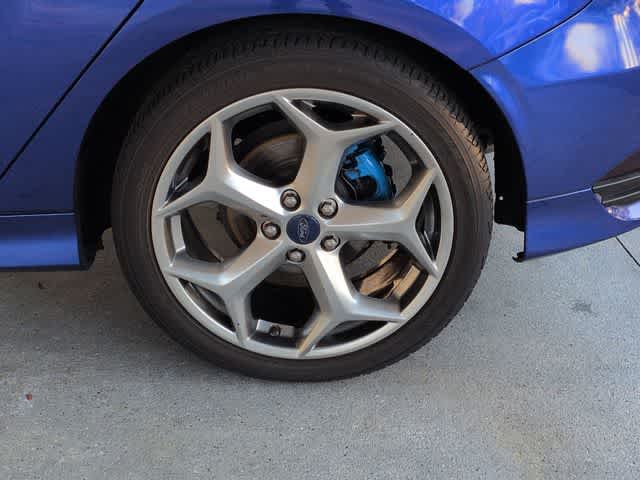 Thumbnail: 2015 Ford Focus - 14