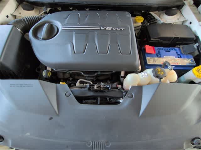 Thumbnail: 2019 Jeep Cherokee - 15