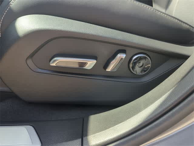 Thumbnail: 2025 Acura RDX - 17