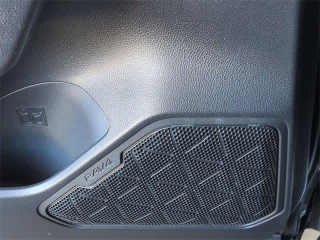 Thumbnail: 2021 Toyota RAV4 - 32