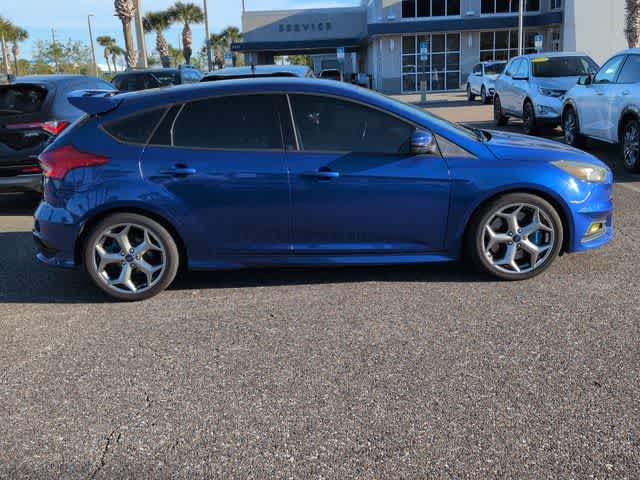 Thumbnail: 2015 Ford Focus - 9