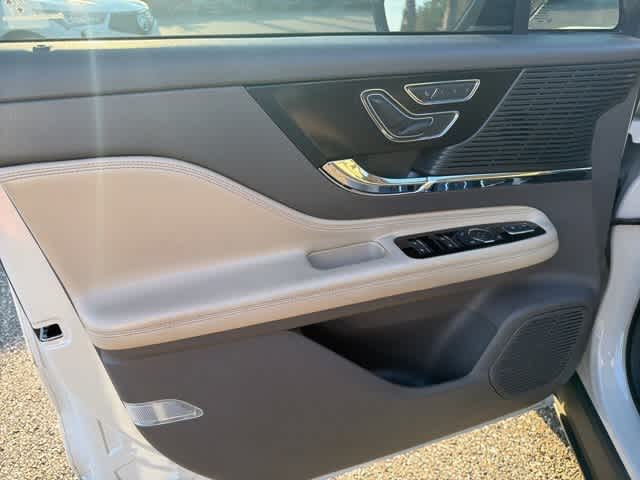 Thumbnail: 2021 Lincoln Corsair - 11