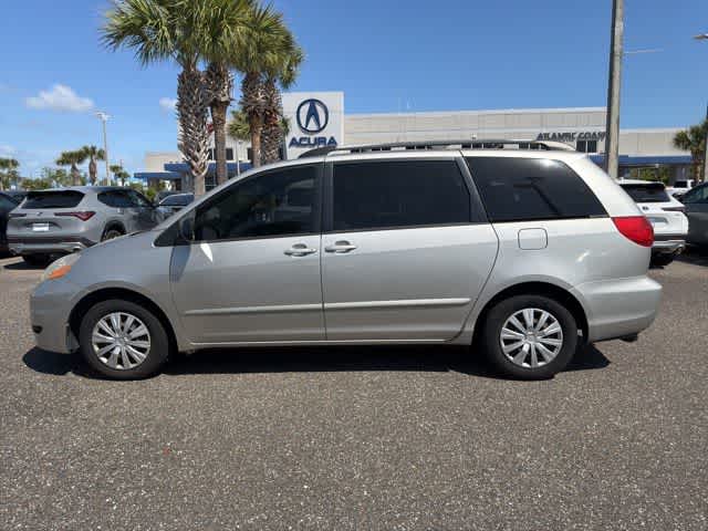Thumbnail: 2010 Toyota Sienna - 11