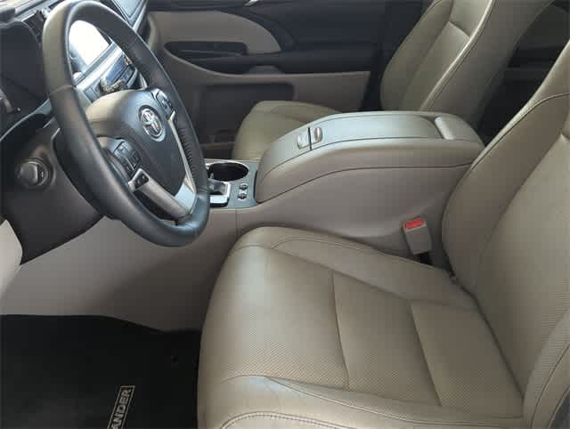 Thumbnail: 2016 Toyota Highlander - 17