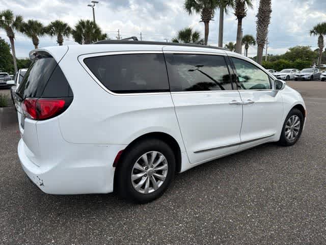 Thumbnail: 2017 Chrysler Pacifica - 7