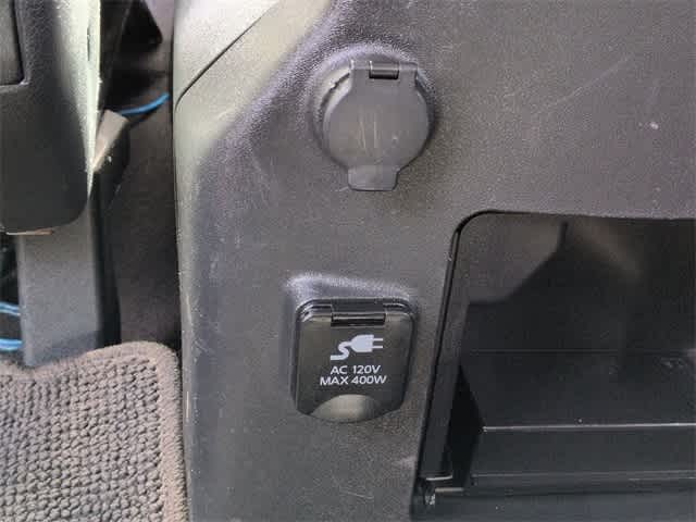 Thumbnail: 2015 Nissan Titan - 33