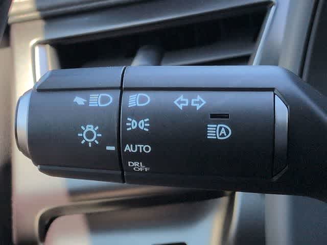 Thumbnail: 2023 Lexus UX - 29