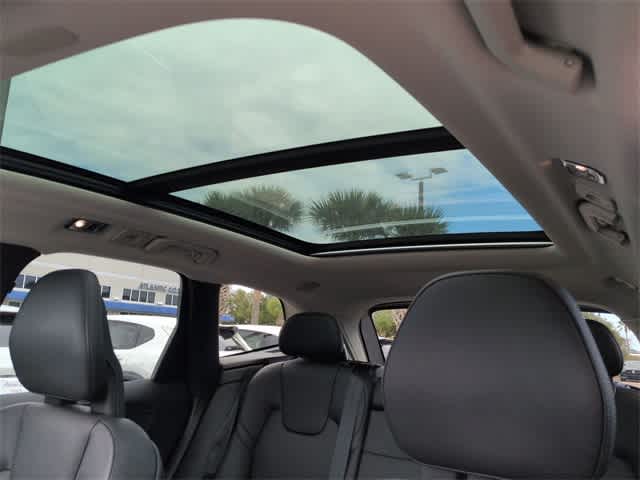 Thumbnail: 2018 Volvo XC60 - 20