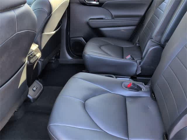 Thumbnail: 2020 Toyota Highlander - 21