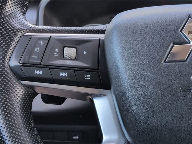 Thumbnail: 2024 Mitsubishi Outlander - 24