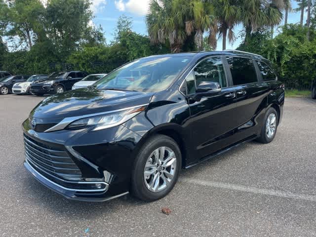 Thumbnail: 2023 Toyota Sienna - 4