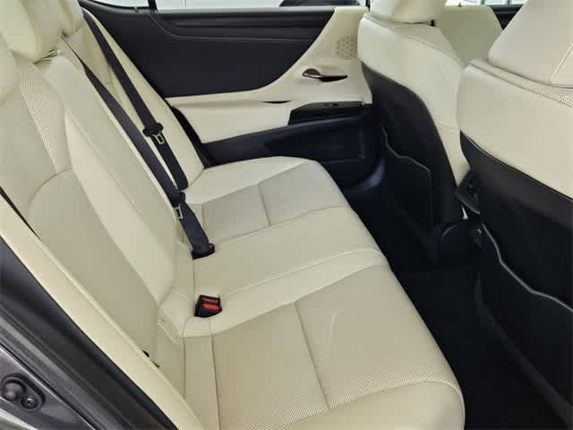 2022 Lexus ES  22