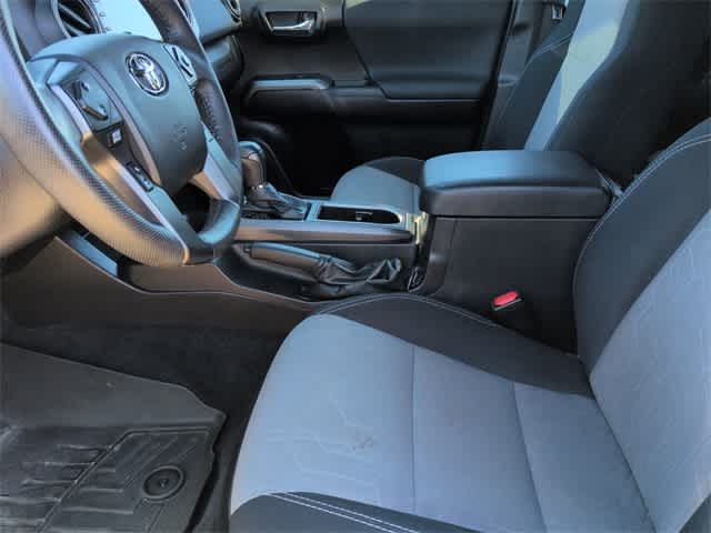 Thumbnail: 2021 Toyota Tacoma - 18