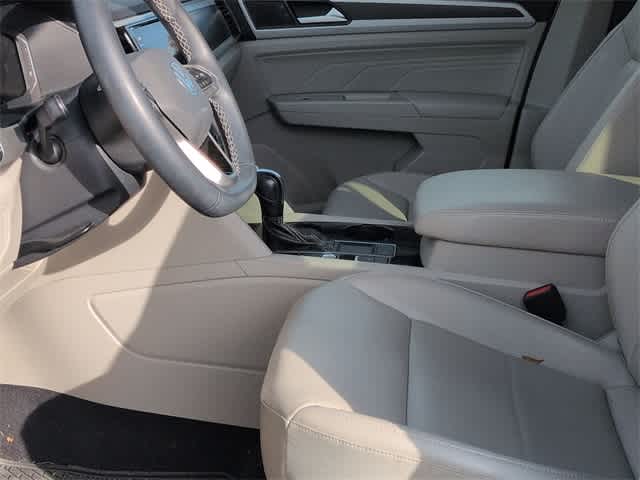 Thumbnail: 2022 Volkswagen Atlas - 16