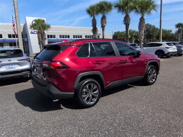 Thumbnail: 2022 Toyota RAV4 - 8