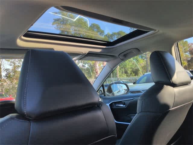 Thumbnail: 2021 Toyota RAV4 - 23