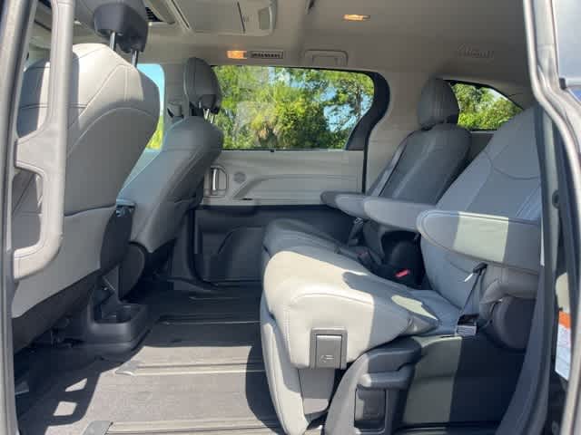 Thumbnail: 2023 Toyota Sienna - 6
